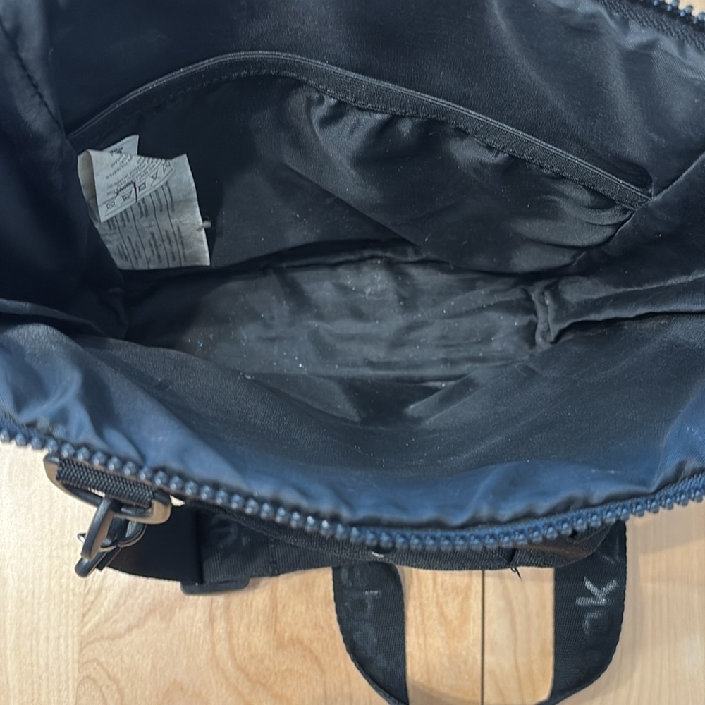 Reebok Black Crossbody Bag for Women with removable strap and top handles. - Picture 7 of 7
